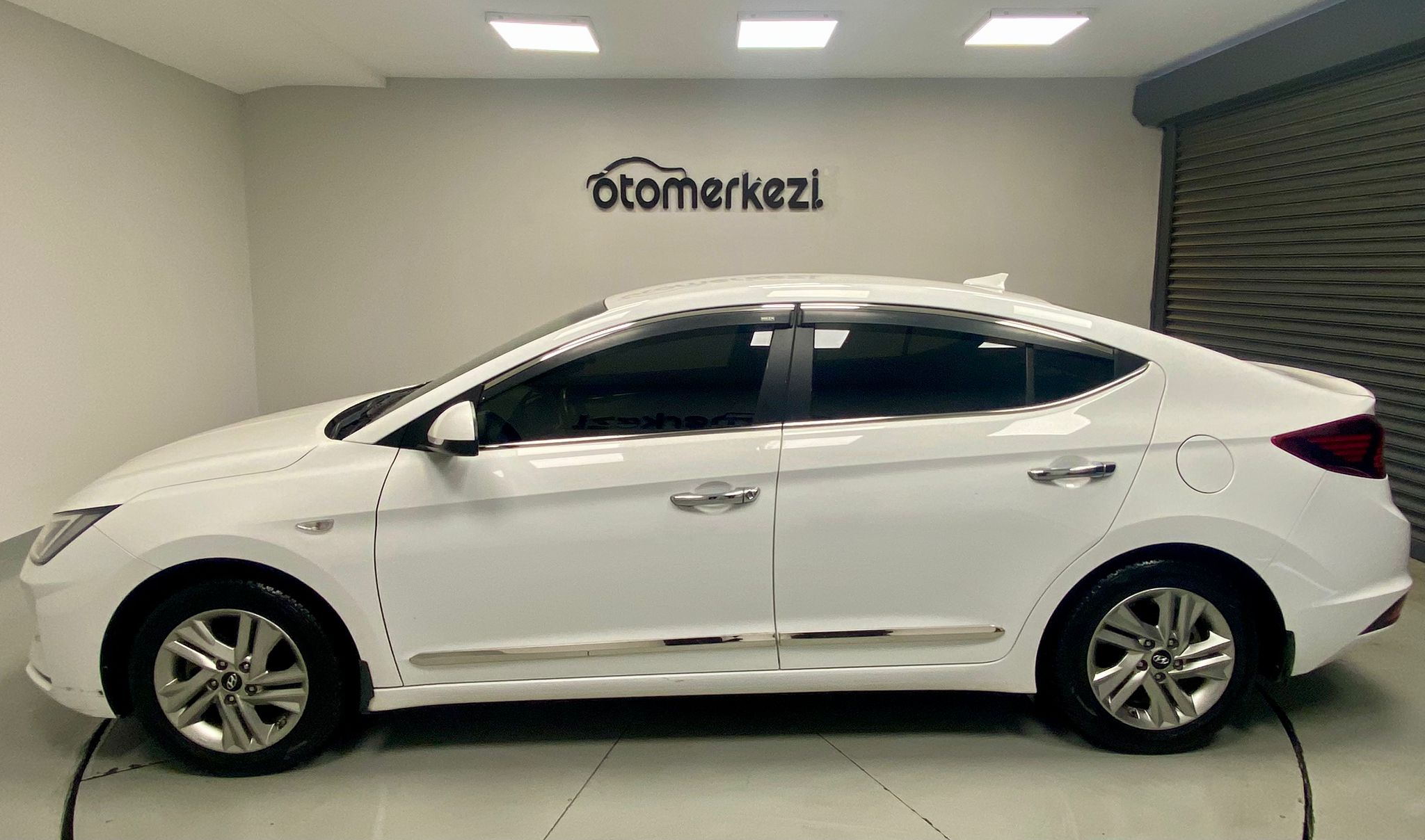 HYUNDAI ELANTRA 4